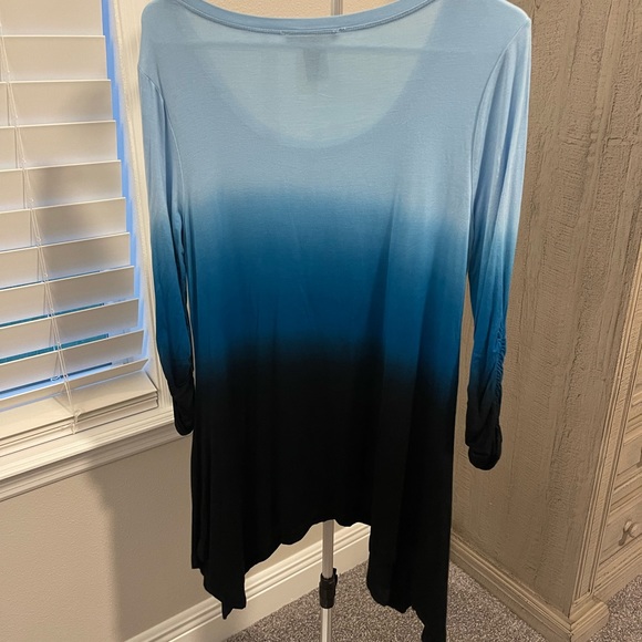 NWT Gorgeous Gradient Flowy Soft asymmetrical Top - Picture 3 of 3